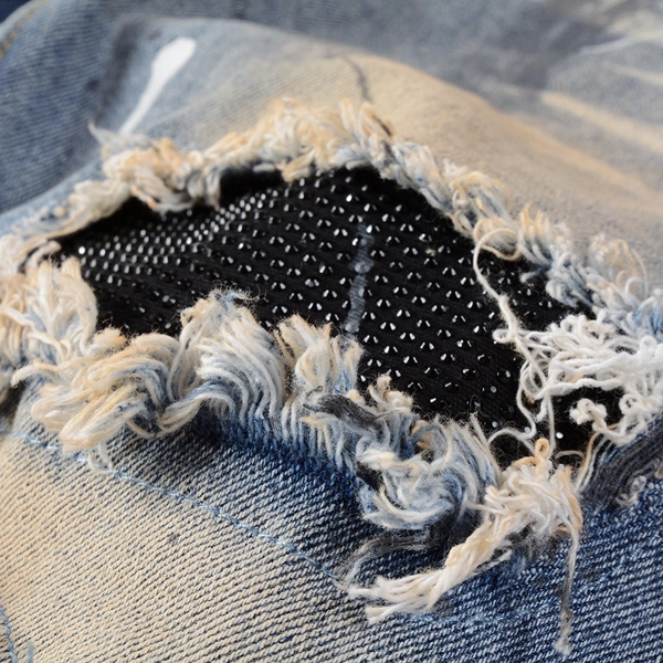 MR7017 - Image 4